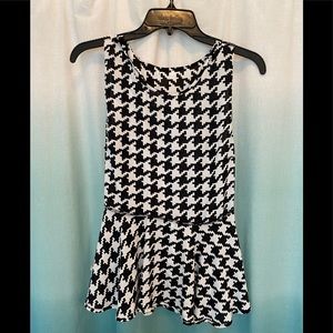 Euc houndstooth peplum chiffon top